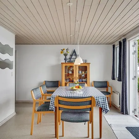 Tana - 5m From The Sea By Interhome